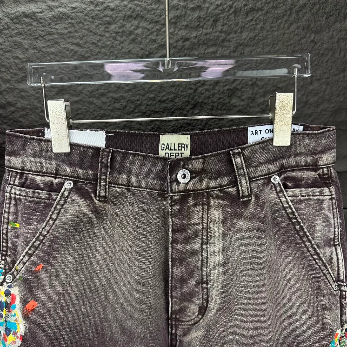 P250 GALLERY DEPT. & Croixin co-branded 2025 new splash-ink hand-painted splicing multi-pocket couple style loose washed micro-flared jeans 🔥High version🔥High version🔥 Top ceiling quality Styles with different washed textures are very friendly to people with thin legs and thick legs. The micro-flared version is very flattering. Moderate length that never goes out of style, easy to match with casually, basic styling for various styles, a must-have in the wardrobe! The fabric is stiff but also makes the upper body soft without losing texture. The washing process is even more perfect. It is a must-have item for everyone! ! ! Washed wheat, hang tag, pants label, three complete labels, color: brown, size: 28, 30, 32, 34, 36 (five sizes)